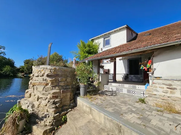 SARRALBE MAISON DE VILLAGE AVEC TERRASSE ET ACCÈS DIRECT À