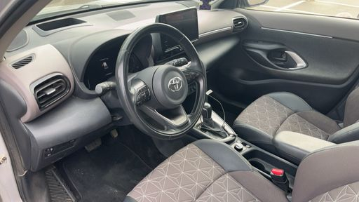 Toyota Yaris Cross 1.5 HSD 116 Hybrid 4WD E-CVT 92 - Collection – 2022 – 89403 km – Hybride essence – Boîte Robotisée — photo 21