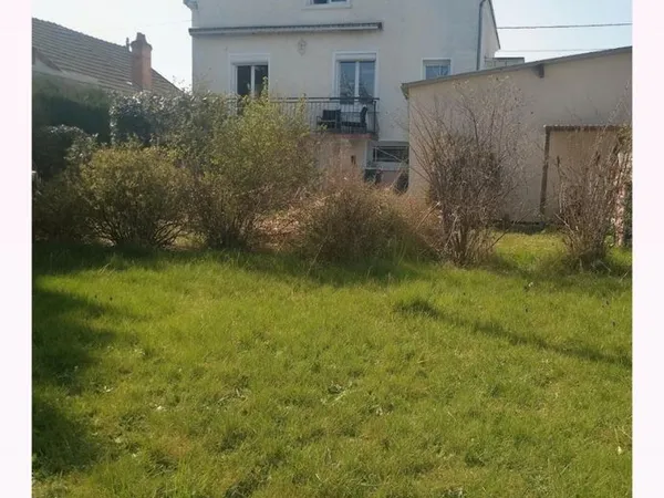Maison individuelle sur terrain 600 M2 sans vis-à-vis Fleury les Aubrais Gare tram centre rue sens u