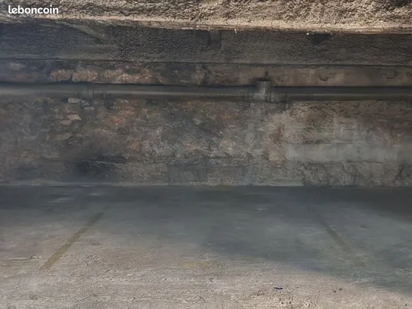 Location Parking Angle des Rue St Maur, Roquette et Chemin vert pres de la Mairie Paris 11ème