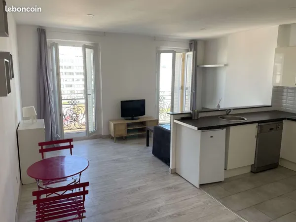 Bel appartement traversant T2 - La joliette