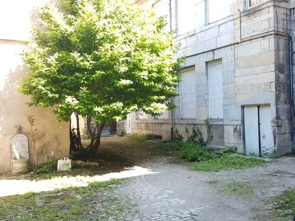 F1 MEUBLÉ RÉNOVÉ 18 m² - GRANDE RUE, BESANÇON - IDÉAL ÉTUDIANT