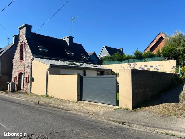 Maison à louer entièrement rénover, deux chambres, une salle de bain, cuisine aménagée
