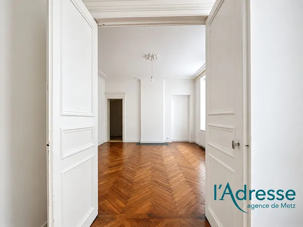 Appartement plein de charme au centre-ville de Metz, 2 pièces 61m²