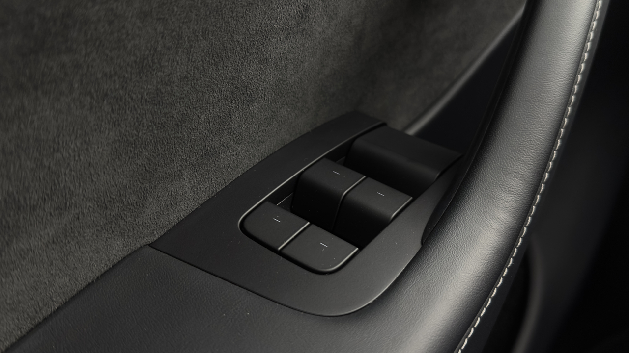 Tesla MODEL Y Standard RWD — photo 15