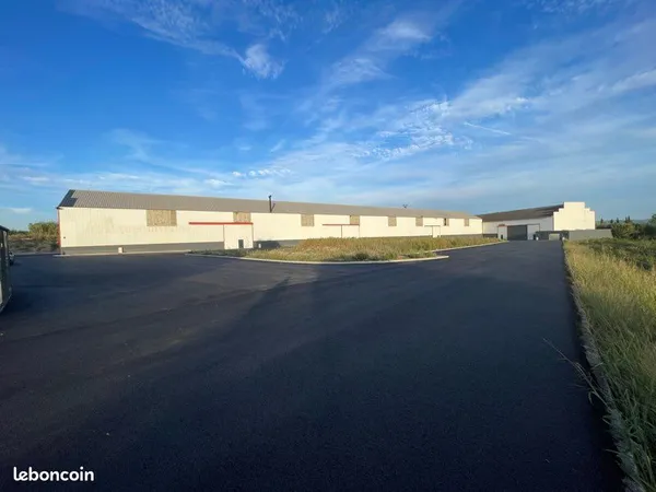 Locaux commerciaux ou industriels a partir de 335 000 m2 je