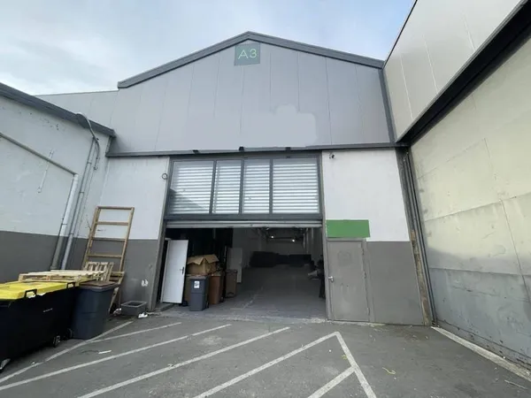 Local d'activité 688 m²
