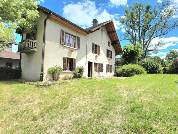 AUTHENTIQUE MAISON EN PIERRE AVEC DÉPENDANCE DE 200 M² ET TERRAIN- FLAXIEU