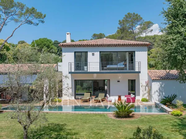 Maison 11 pièces 332 m²