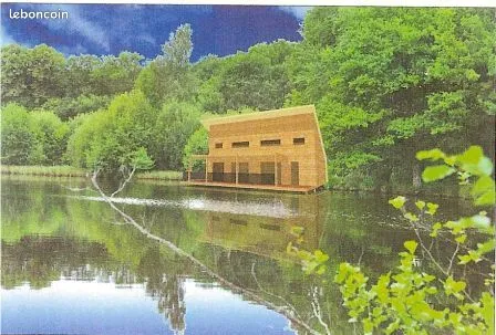 Etang avec possibilité de constructions gîtes de pêche, villa sur pilotis, et cabane dans les arbres