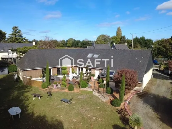 Maison vie de plain-pied Côtes d' Armor avec magnifique piscine intérieure chauffée!