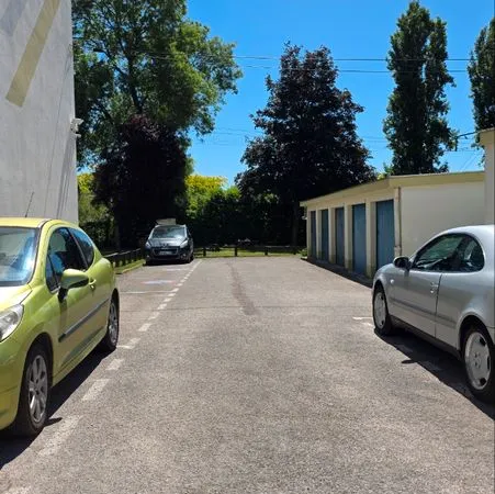 Garaga à vendre dans Résidence sécurisée