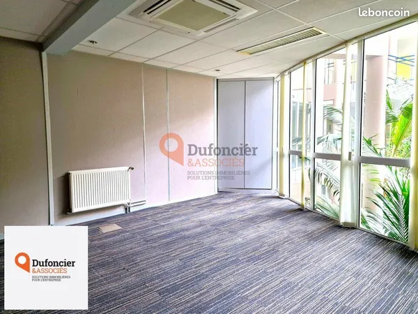 Bureaux 170 m² CHASSENEUIL DU POITOU