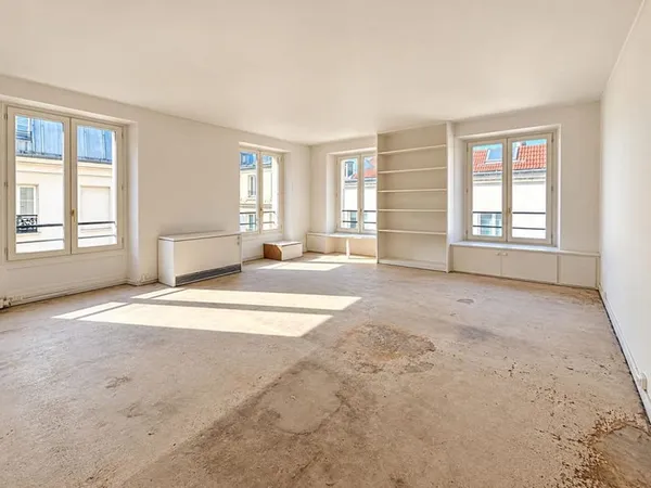 Paris 2€ ? Rue Rameau | Appartement d'angle, lumière et vues sur les toits