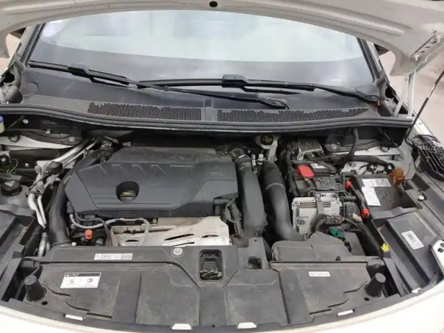Peugeot 3008 hybrid4 300 e-eat8 gt — photo 8