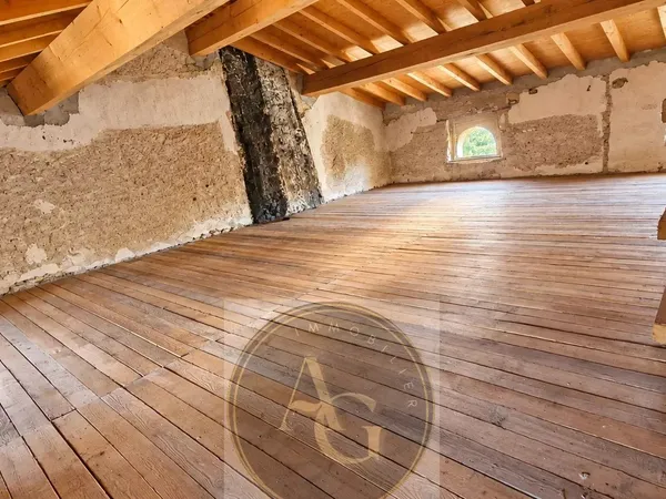 Maison de village en pierre à rénover – 140 m² – jardin – Villespy