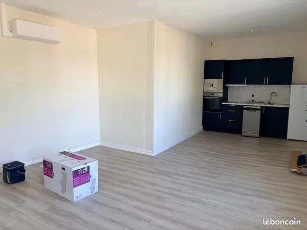 Appartement T3 rénové à neuf - 80 m² - 2 chambres - 700