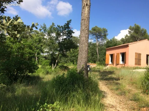 Terrain avec maison a Cuges les pins