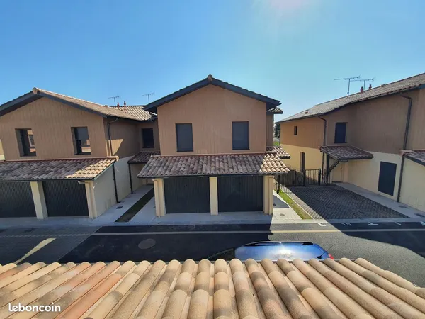 Maison récente meublée de 87 m² - 3 chambres - location à l'année