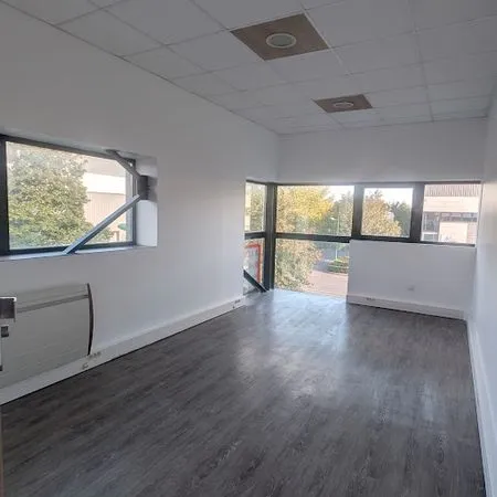 A LOUER BUREAU DE 16m2