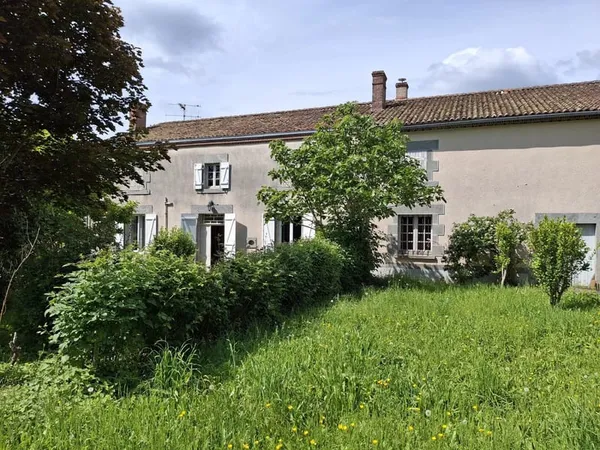 Charmante maison familiale de bonne taille à moderniser plus grange et autres dépendances