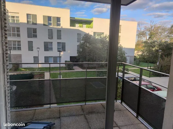 Studio meublé 21 m² - Meyzieu Centre - Balcon + Parking