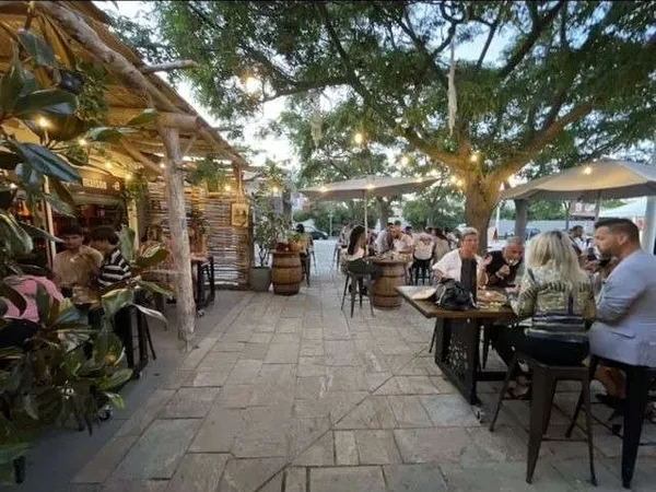 AV bar à vins tapas empl plage Cap d'Agde