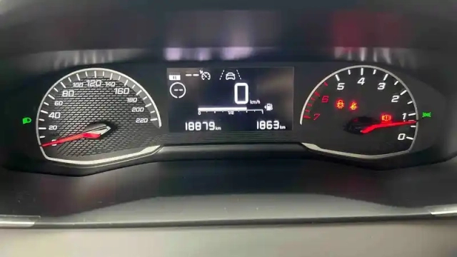Peugeot 208 puretech 75 s&amp;s bvm5 — photo 85