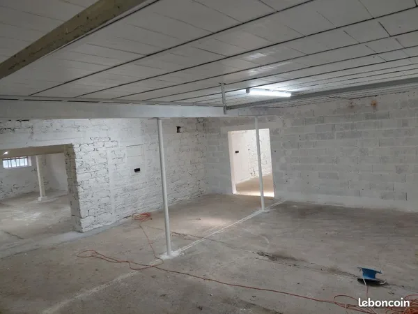 Locale de stockage sécurisé 215m2