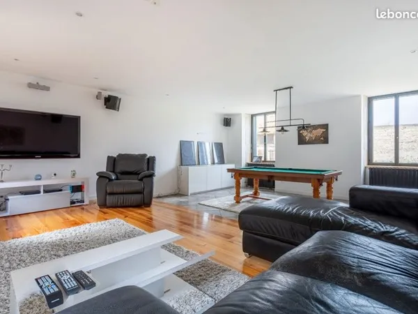 Maison 7 pièces 330 m²
