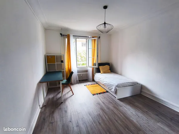 Chambre colocation féminine