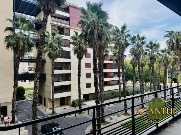 T1 mezznine grande terrasse Carré Saint Charles