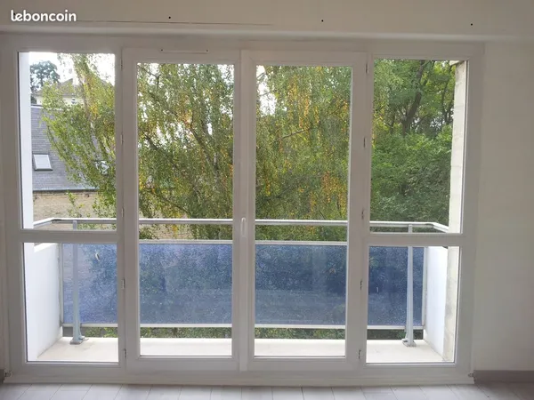 Nice Caennais T2 meublé lumineux 43 m2 balcon parking