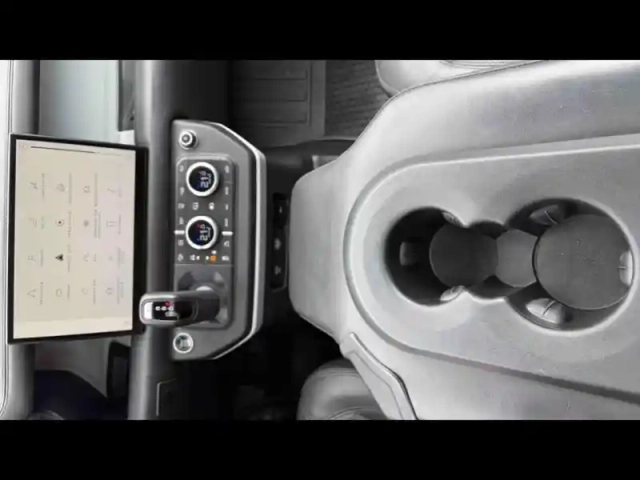 Land Rover Defender 110 2.0 p400e x-dynamic hse — photo 46