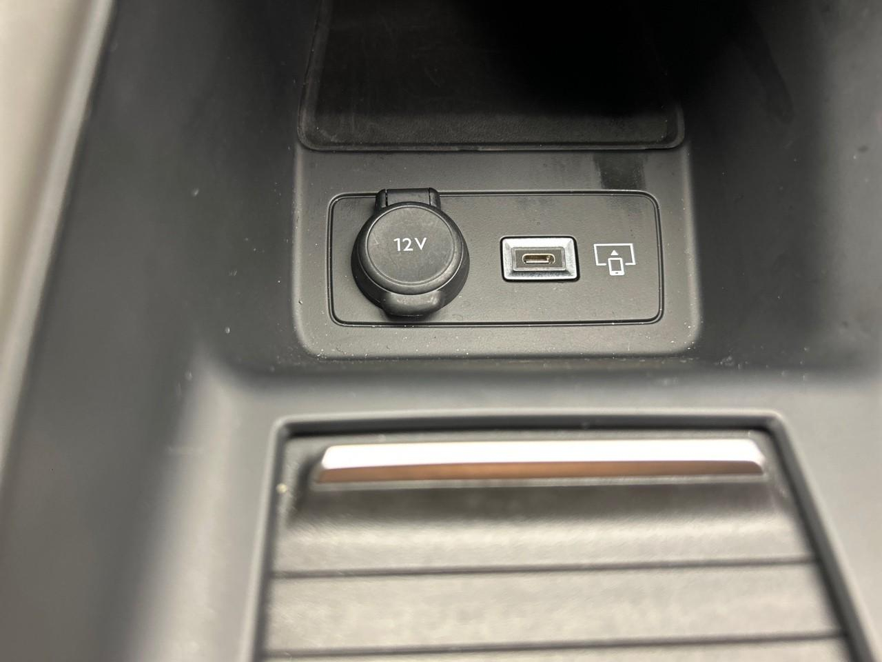 Peugeot 308 hybrid 145 e-dcs6 gt — photo 23