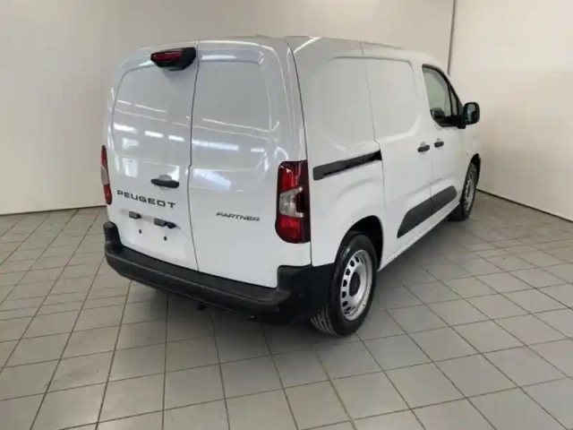Peugeot Partner m diesel 130ch automatique pack premium connect — photo 6