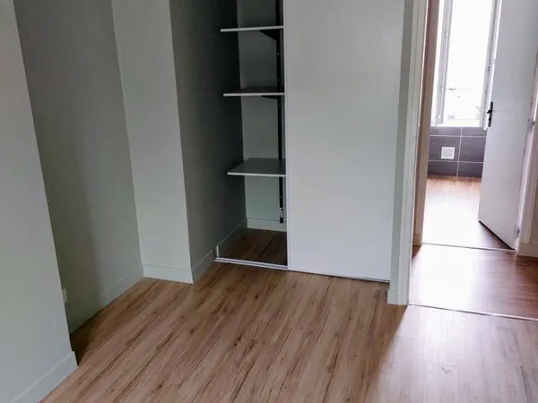 T3 76 m² rénové - Maison de ville - Centre de Fontenay-le-Comte - Cave 35 m²