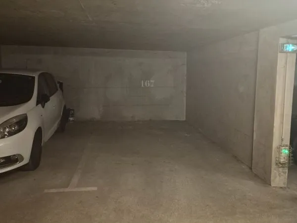 Parking sécurisé sous-sol (-2) — 7 min Gare Annemasse / Léman Express