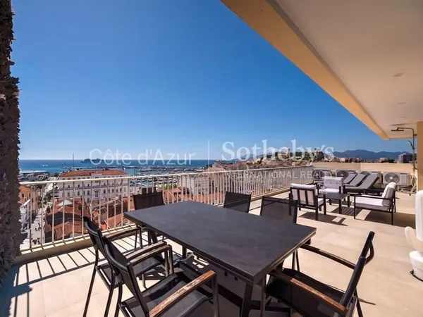 Cannes Forville dernier étage avec terrasse 40 m² vue mer panora