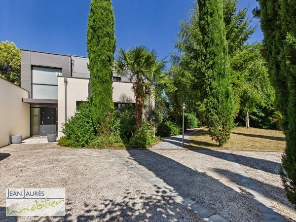 TROYES : Propriété contemporaine en bord de Seine