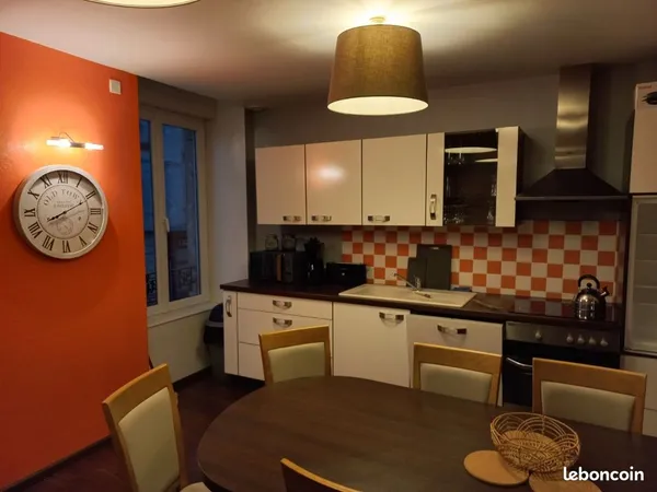 Appartement au dessus d'un commerce
