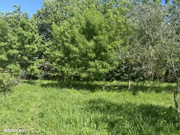 Terrain 350 m² Peyrolles En Provence