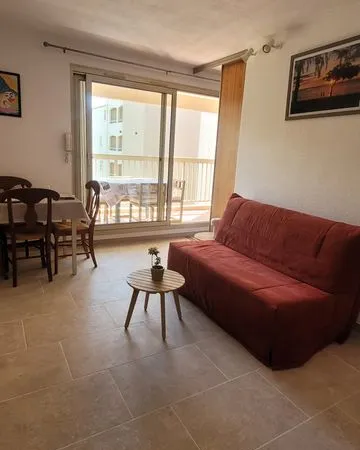 Charmant T1 Meublé Sainte Maxime avec Terrasse, Parking & Piscine