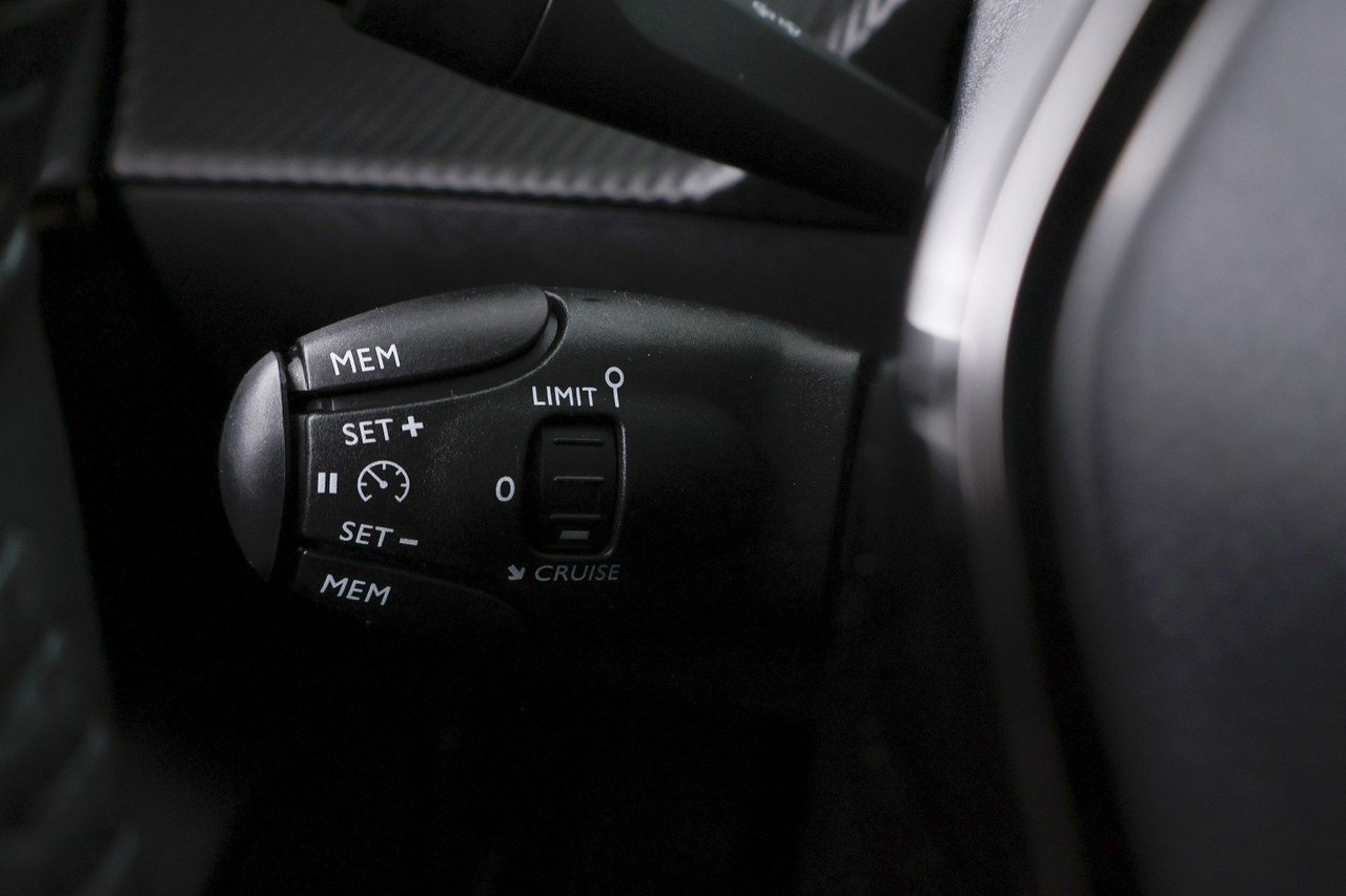 Peugeot 208 — photo 22