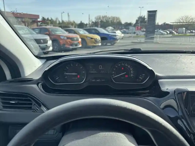 Peugeot 208 puretech 68ch bvm5 — photo 10