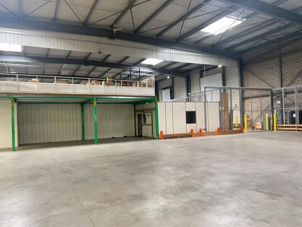Local d'activité 1237 m²