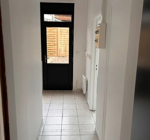 Superbe appartement + cours extérieur