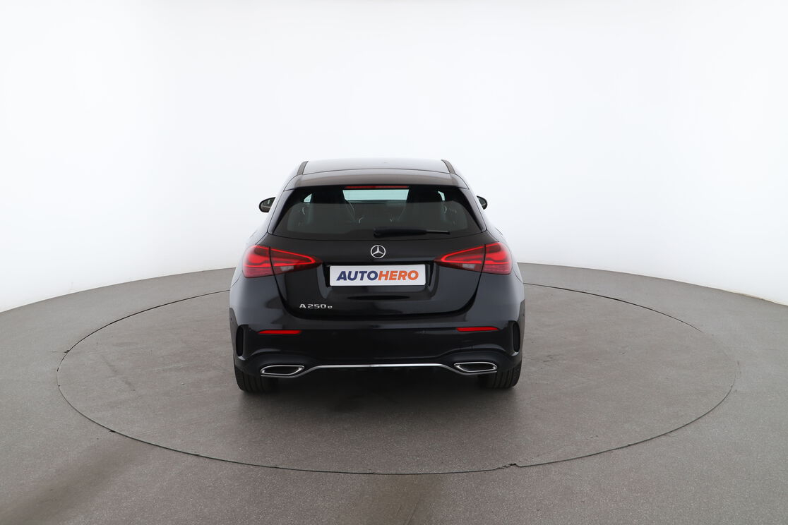 Mercedes-Benz Classe A 250 e AMG Line 8G-DCT — photo 4