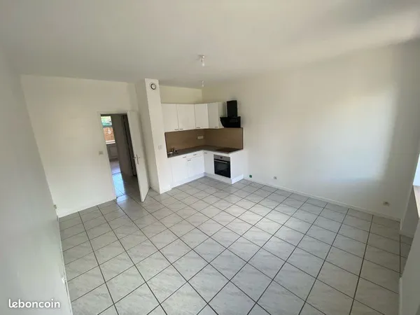 Apparemment F2 cuisine équipée 33m2