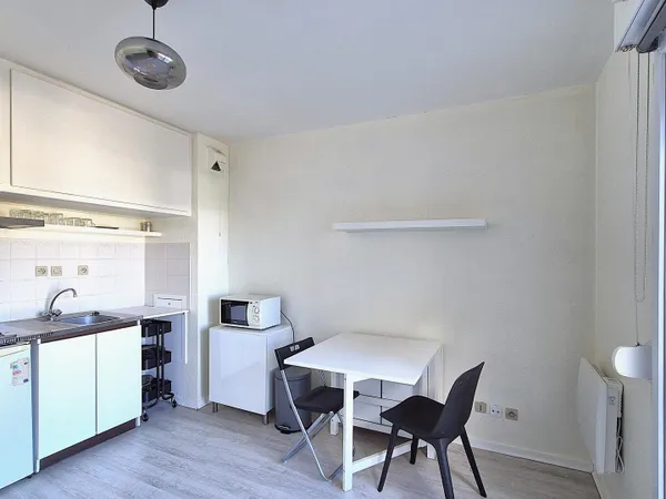 Studio lumineux avec parking  idéal investisseur